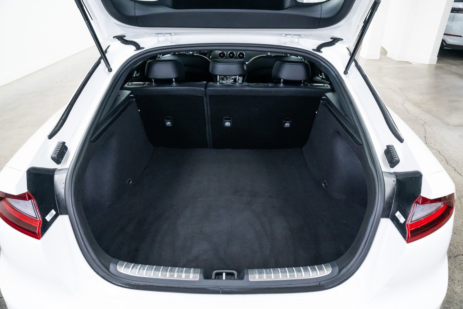 Used 2021 Kia Stinger GT image 8