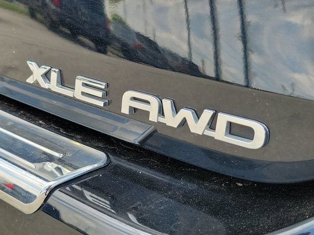 Used 2023 Toyota Highlander XLE AWD/4WD image 8