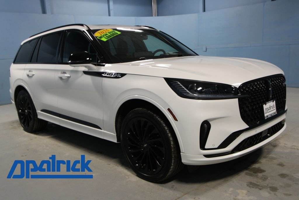 Used 2025 Lincoln Aviator Reserve w/ Jet Appearance Package image 1