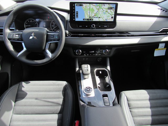 New 2025 Mitsubishi Outlander SE image 10