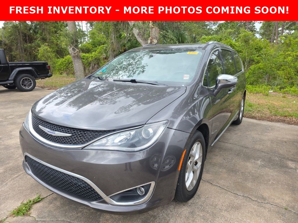 Used 2020 Chrysler Pacifica Limited FWD image 1