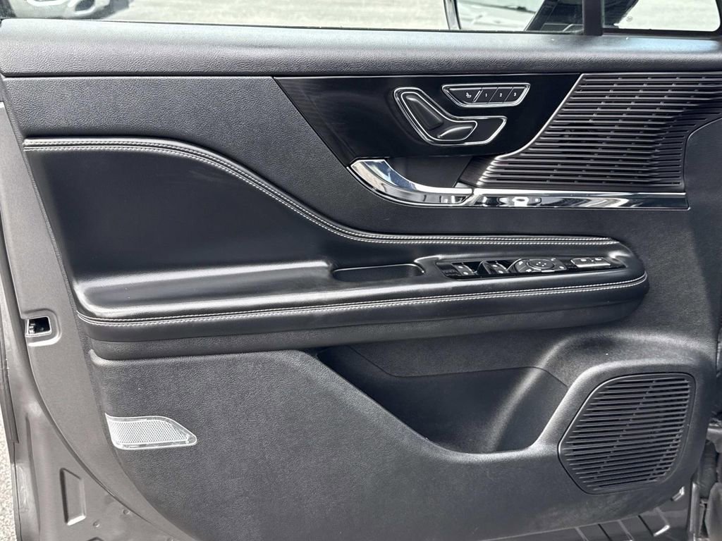 Used 2022 Lincoln Corsair AWD w/ Equipment Group 101A image 15