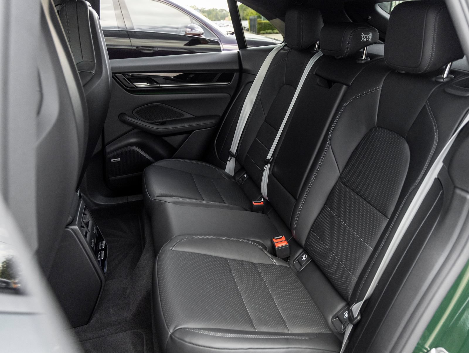 Certified 2025 Porsche Macan Electric RWD image 32