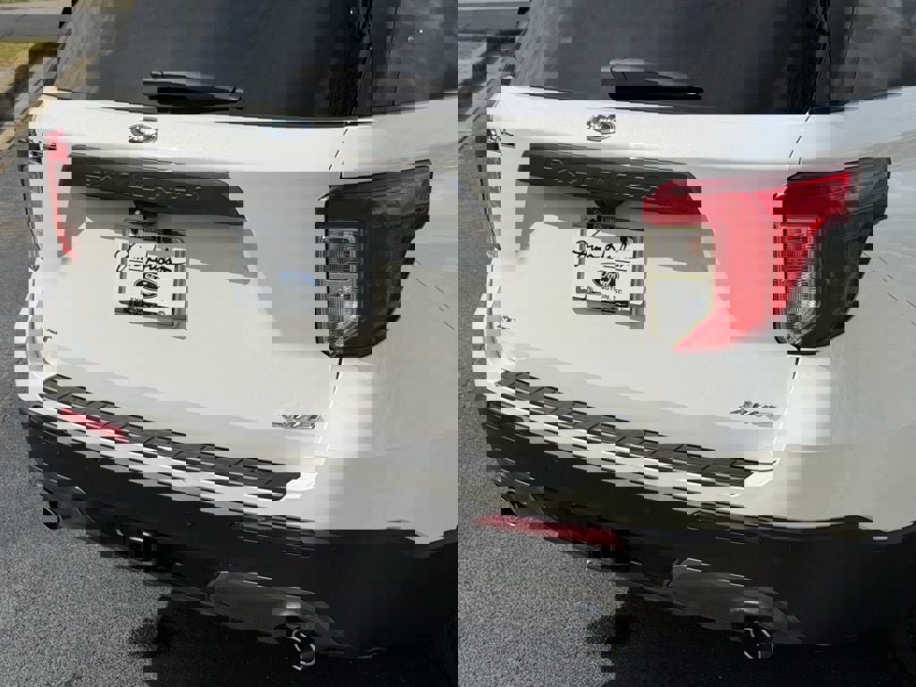 Certified 2022 Ford Explorer XLT w/ Equipment Group 202A image 19