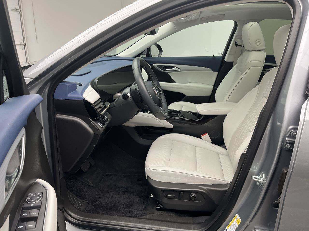 Certified 2025 Buick Envision Avenir AWD/4WD image 3