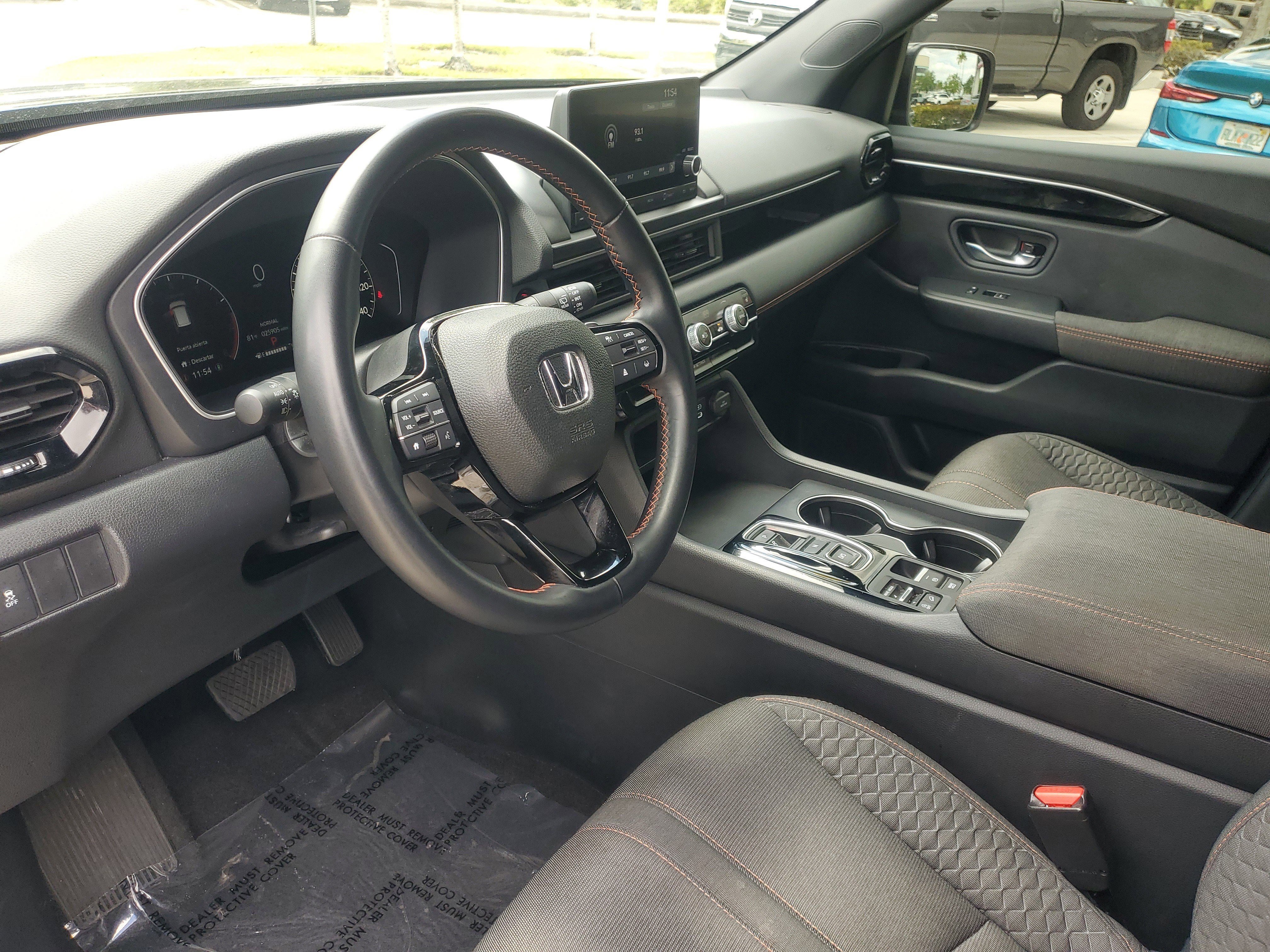 Used 2025 Honda Pilot Sport image 17