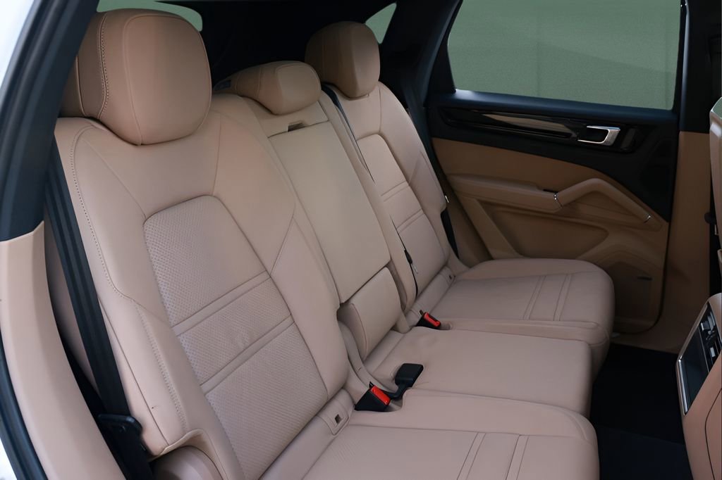 Used 2023 Porsche Cayenne image 12