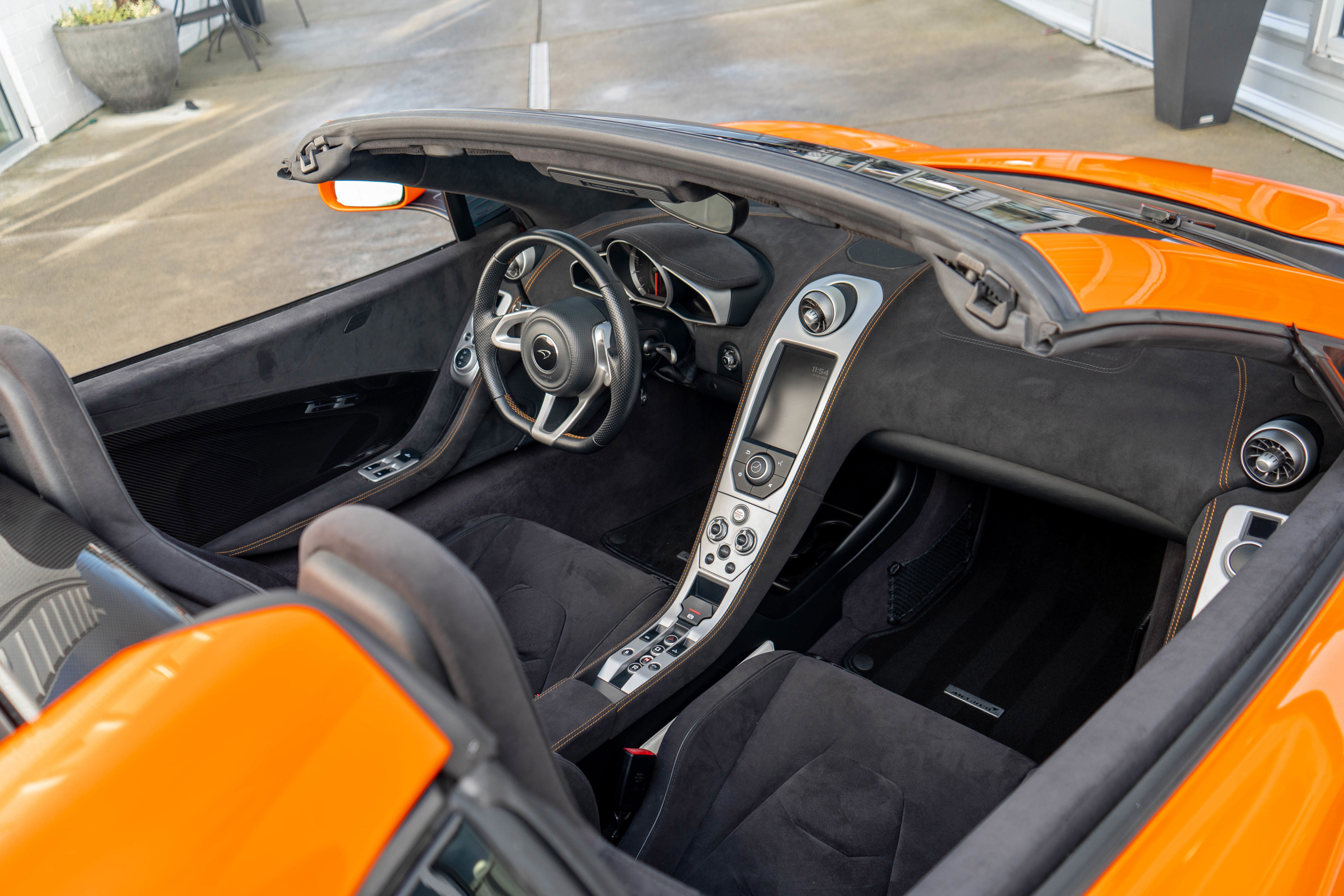 Used 2015 McLaren 650S Spider image 8