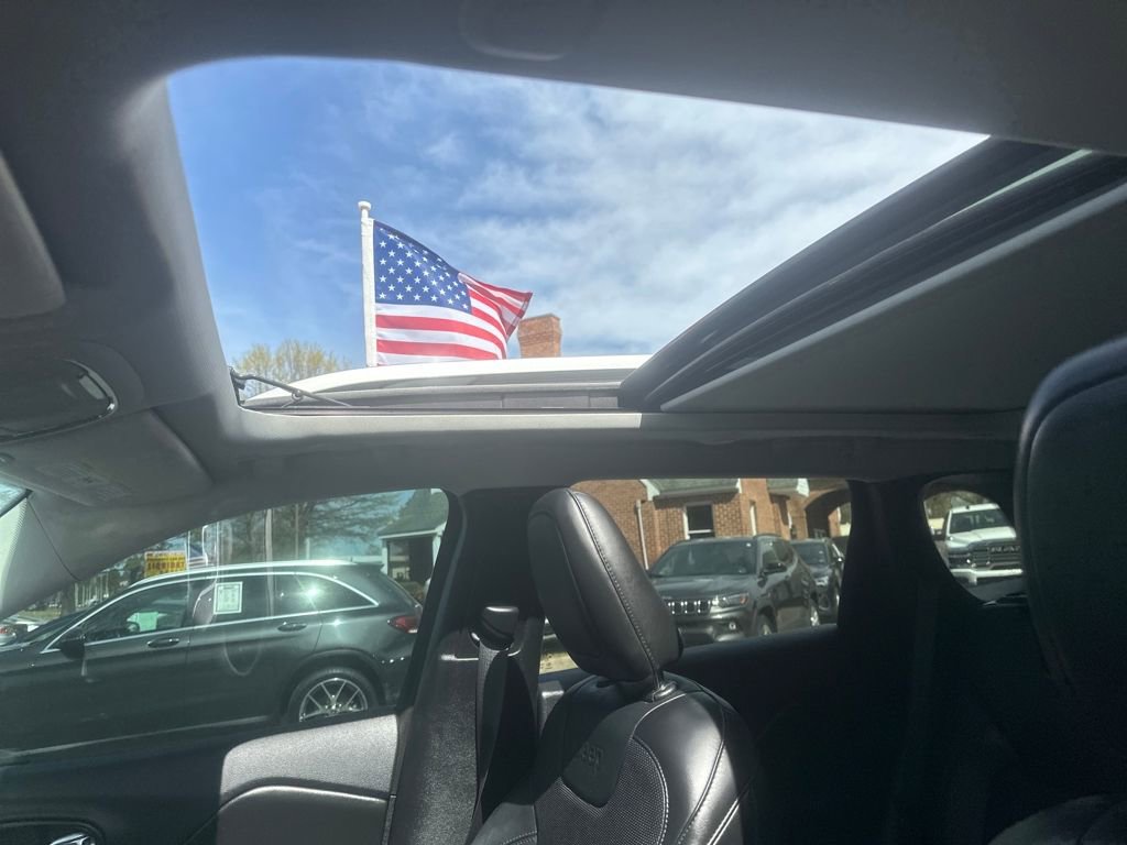 Used 2019 Jeep Cherokee Limited image 12