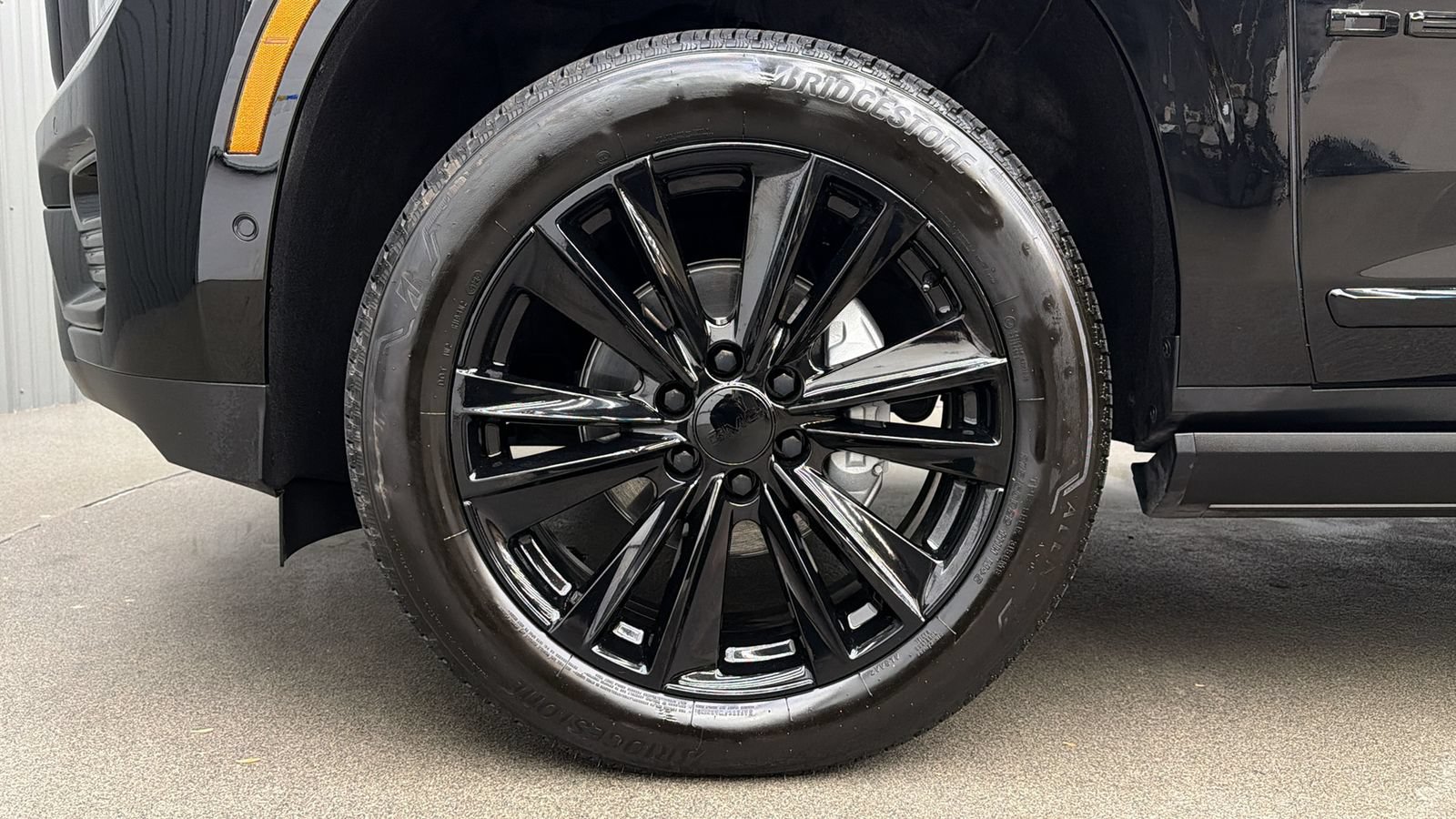 Used 2026 GMC Yukon Denali w/ Sun & Power Step Package AWD/4WD image 9