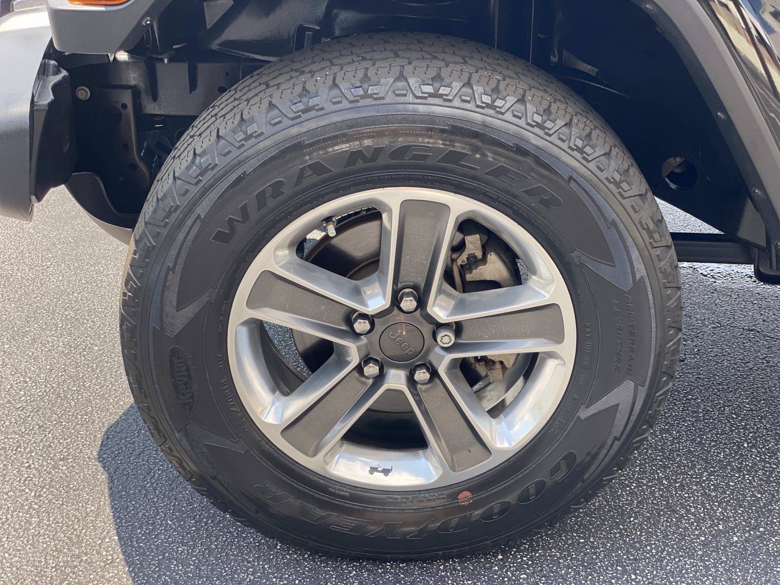 Used 2021 Jeep Wrangler Unlimited Sahara AWD/4WD image 11