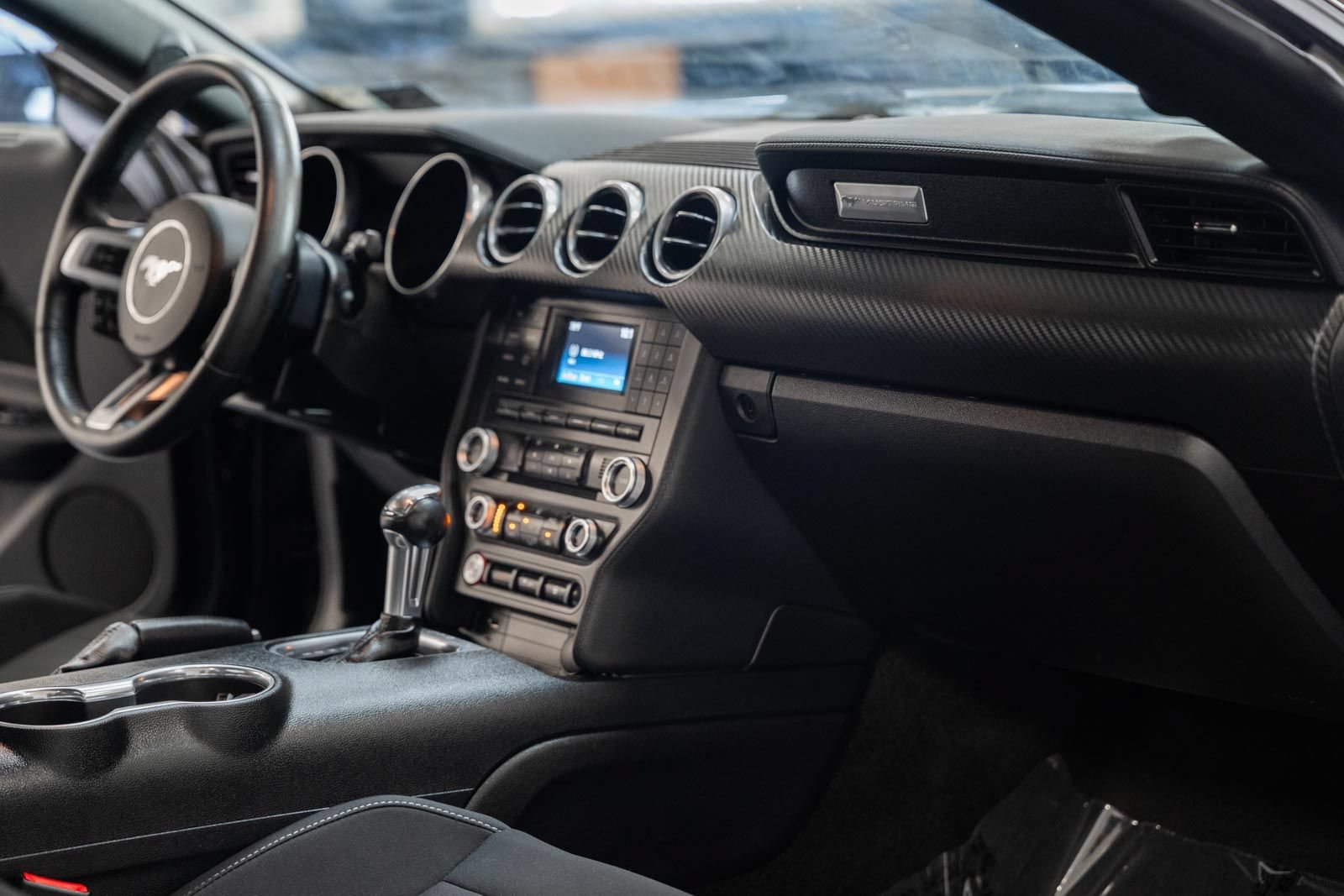 Used 2018 Ford Mustang Coupe RWD image 21