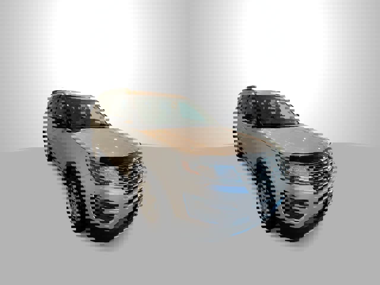 Used 2016 Ford Explorer XLT image 2