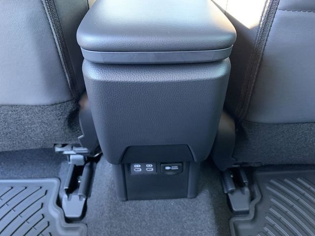 New 2025 Toyota Prius Plug-In Hybrid FWD image 32