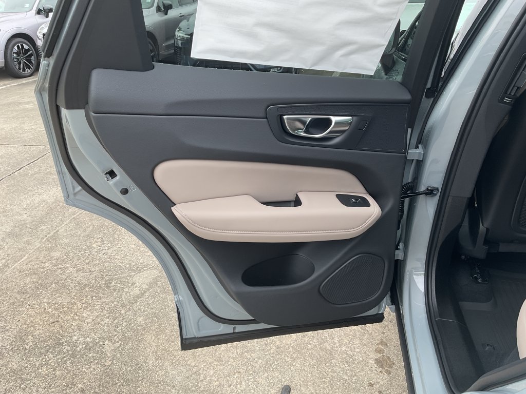 New 2027 Volvo XC60 B5 Core AWD/4WD image 13