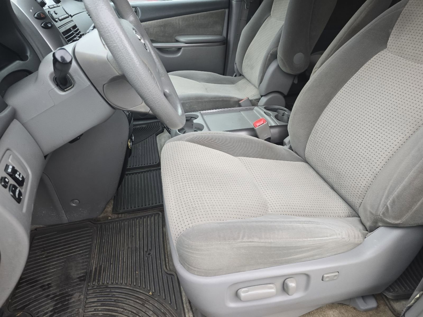 Used 2010 Toyota Sienna LE FWD image 16