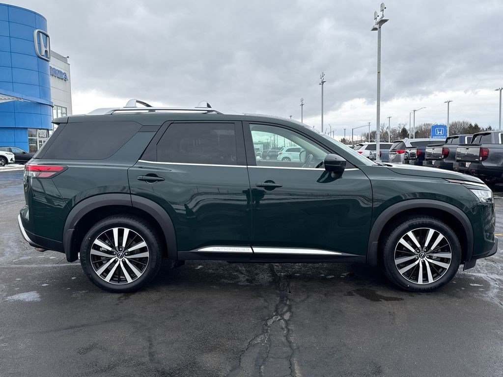 Used 2024 Nissan Pathfinder Platinum w/ Cargo Package image 12