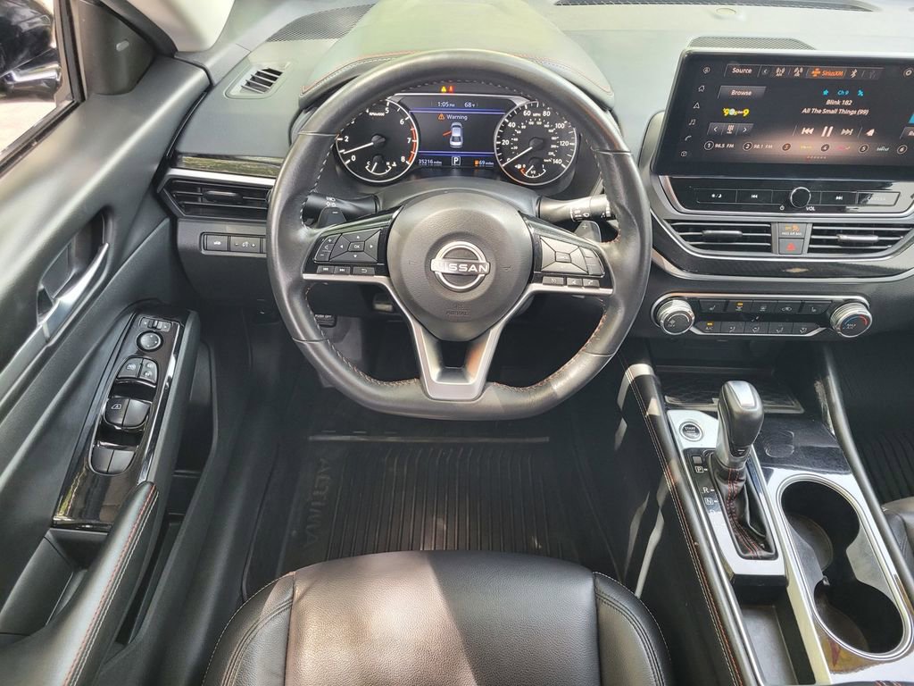 Used 2024 Nissan Altima 2.5 SR w/ SR Premium Package FWD image 11