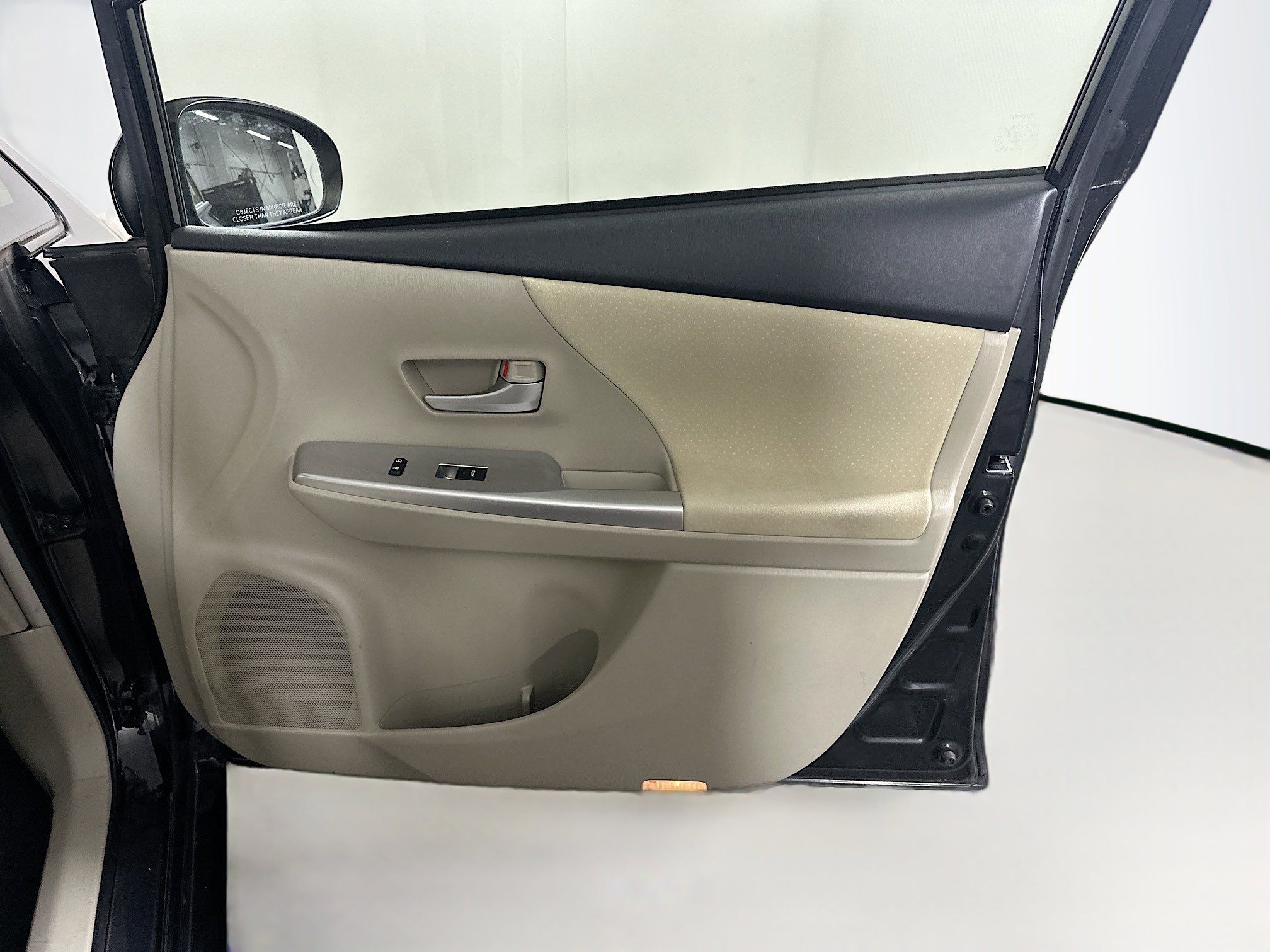 Used 2014 Toyota Prius V Two image 29