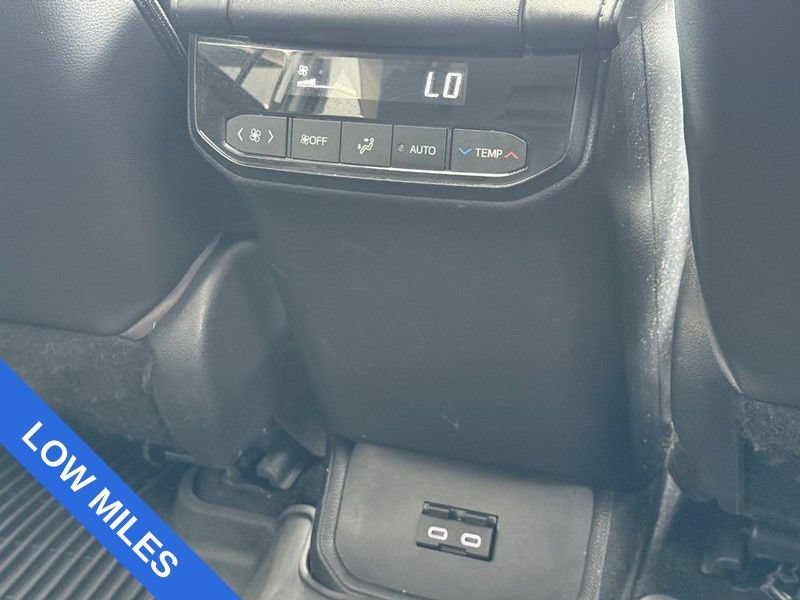 Used 2023 Toyota Highlander XLE AWD/4WD image 13