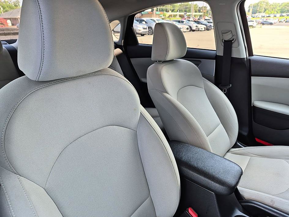 Used 2022 Kia Forte LXS FWD image 32