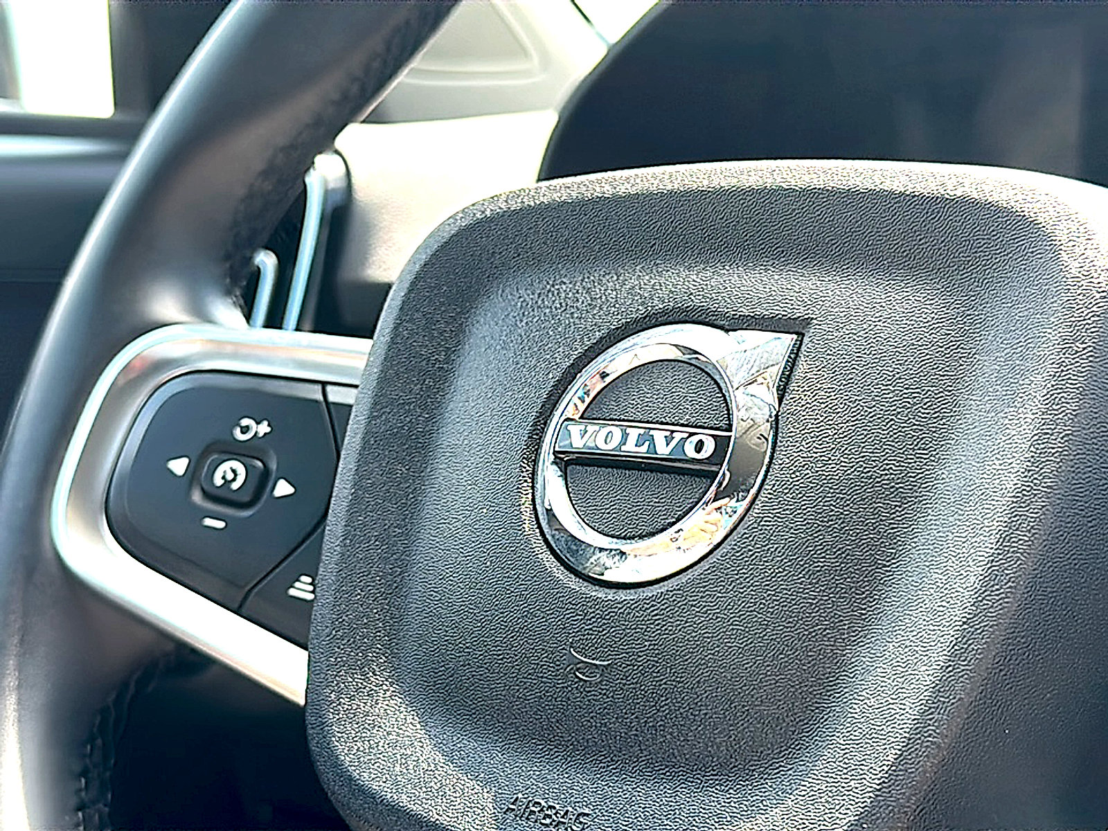 Used 2023 Volvo XC40 B5 Core AWD/4WD image 30
