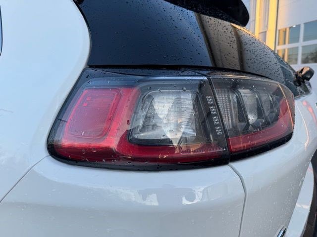 Used 2019 Jeep Cherokee Limited w/ Luxury Group image 4