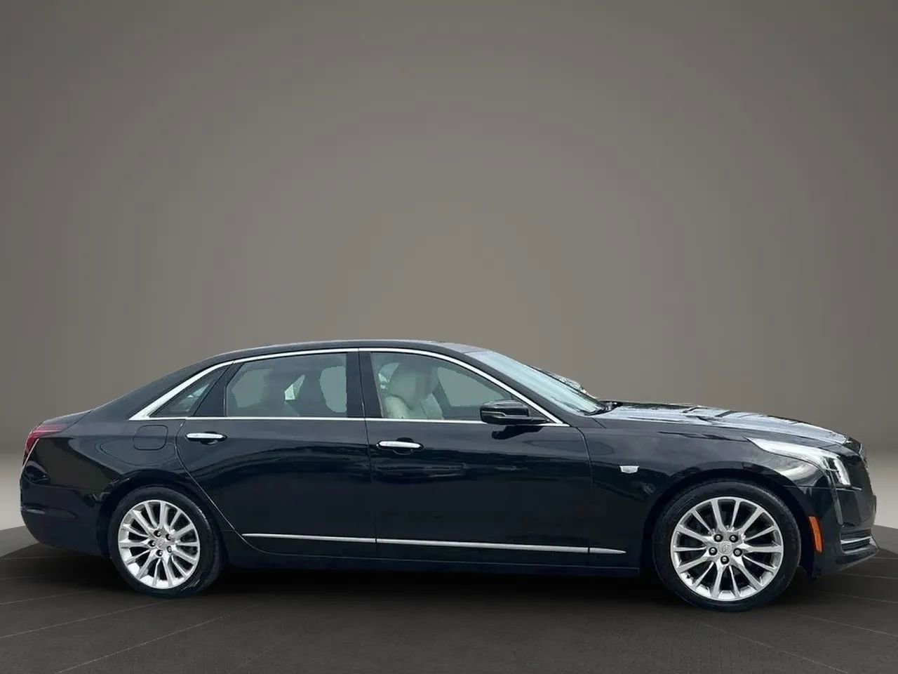 Used 2017 Cadillac CT6 3.6 AWD image 4