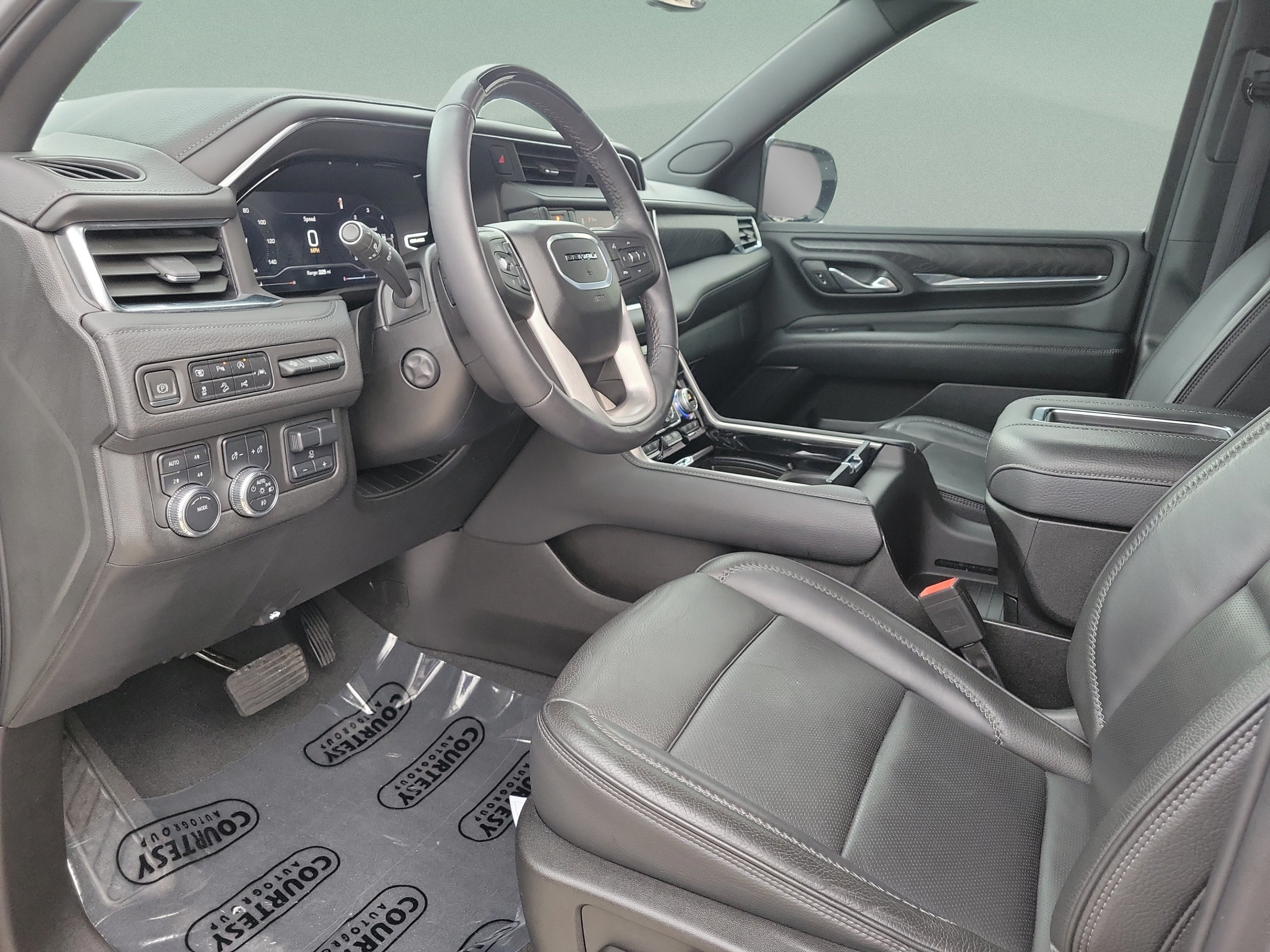Used 2024 GMC Yukon Denali w/ Advanced Technology Package AWD/4WD image 20