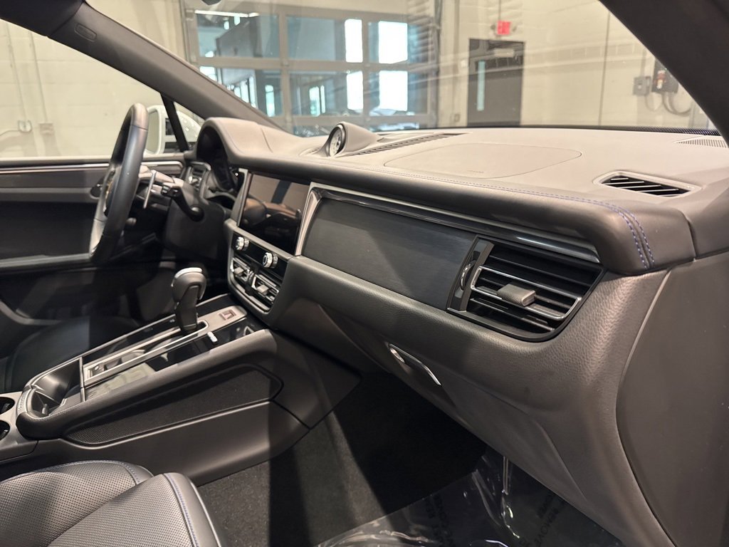 Used 2025 Porsche Macan GTS image 46