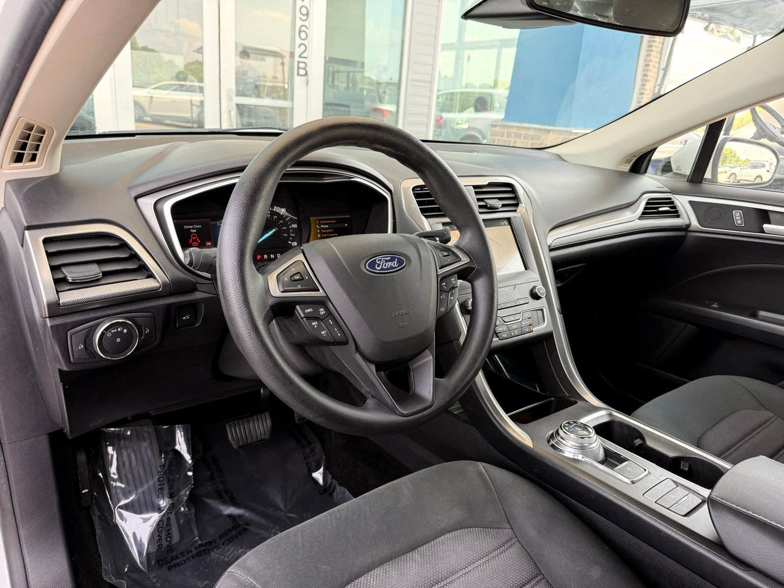Used 2019 Ford Fusion SE FWD image 13