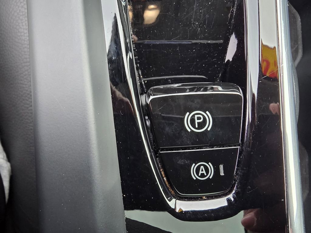 Used 2025 Volvo V60 B5 Cross Country Plus image 24