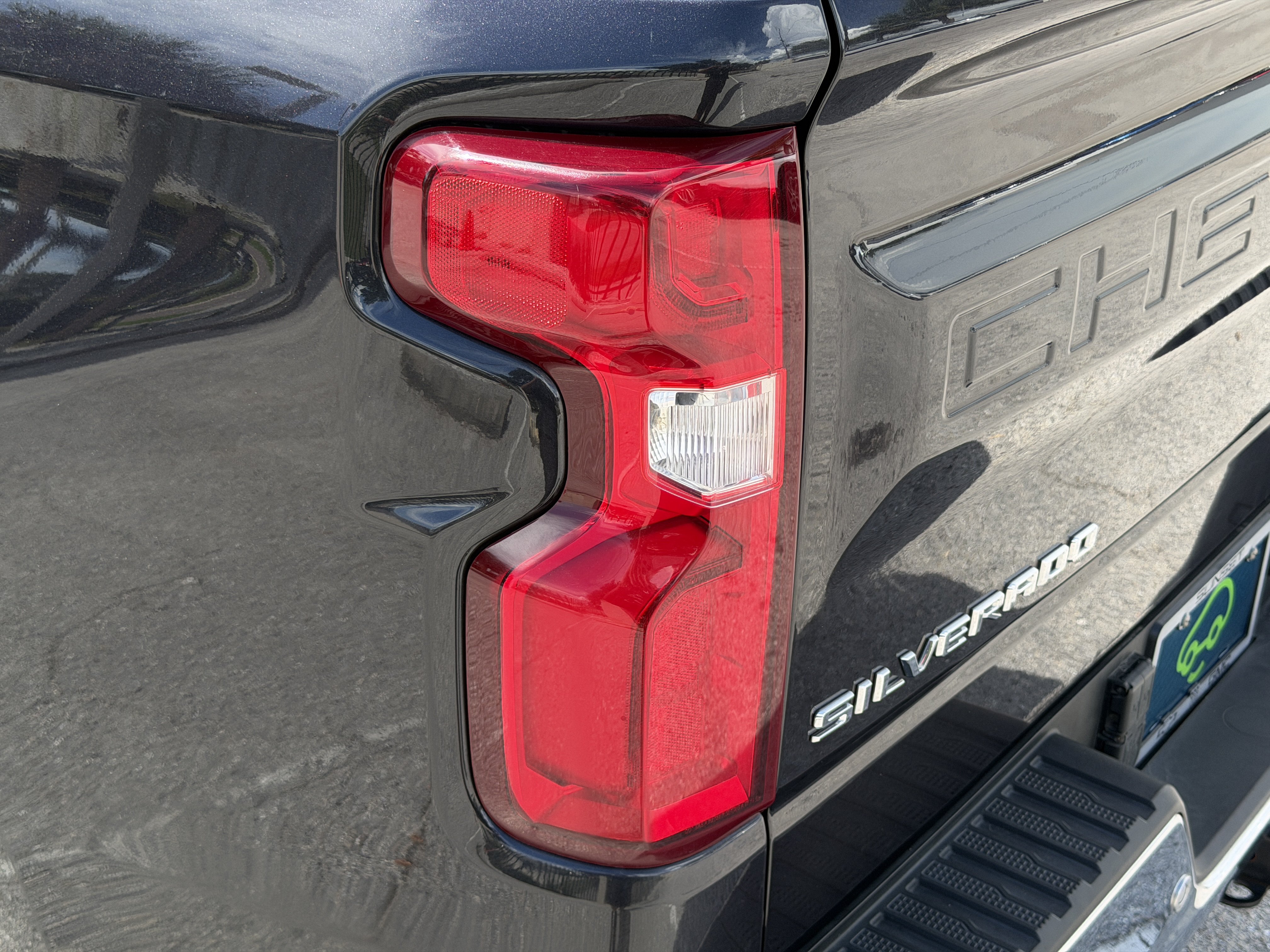 Used 2023 Chevrolet Silverado 1500 LTZ AWD/4WD image 9