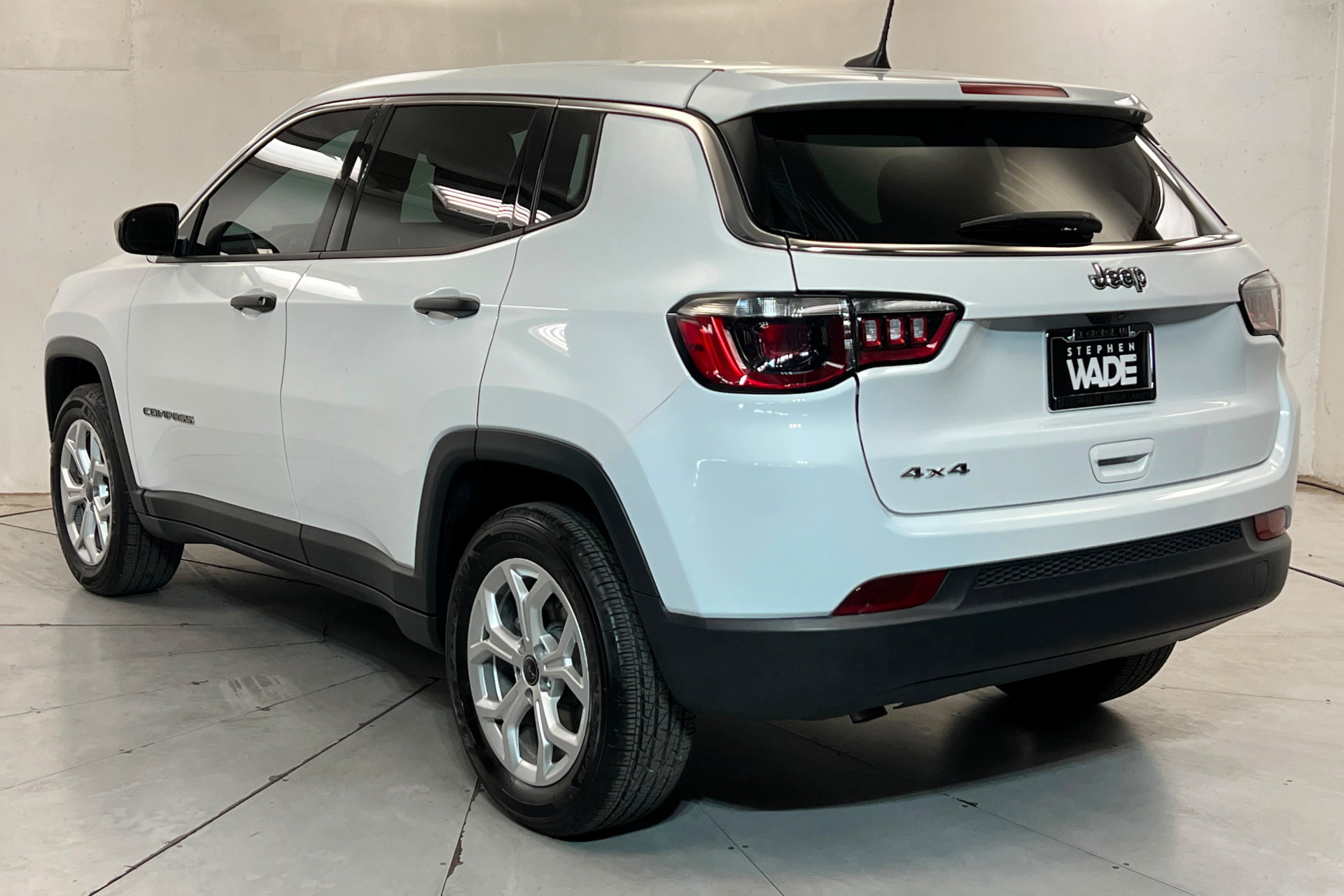 Used 2025 Jeep Compass Sport AWD/4WD image 3