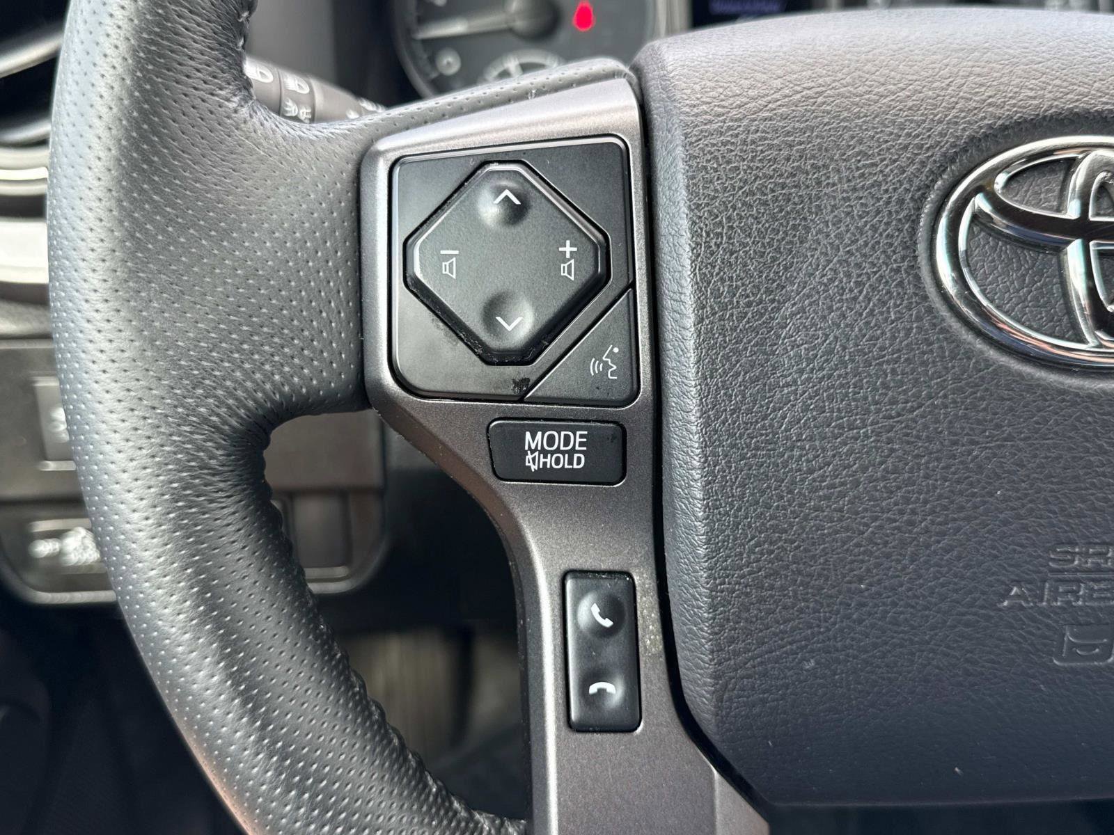 Used 2022 Toyota Tacoma TRD Off-Road image 8