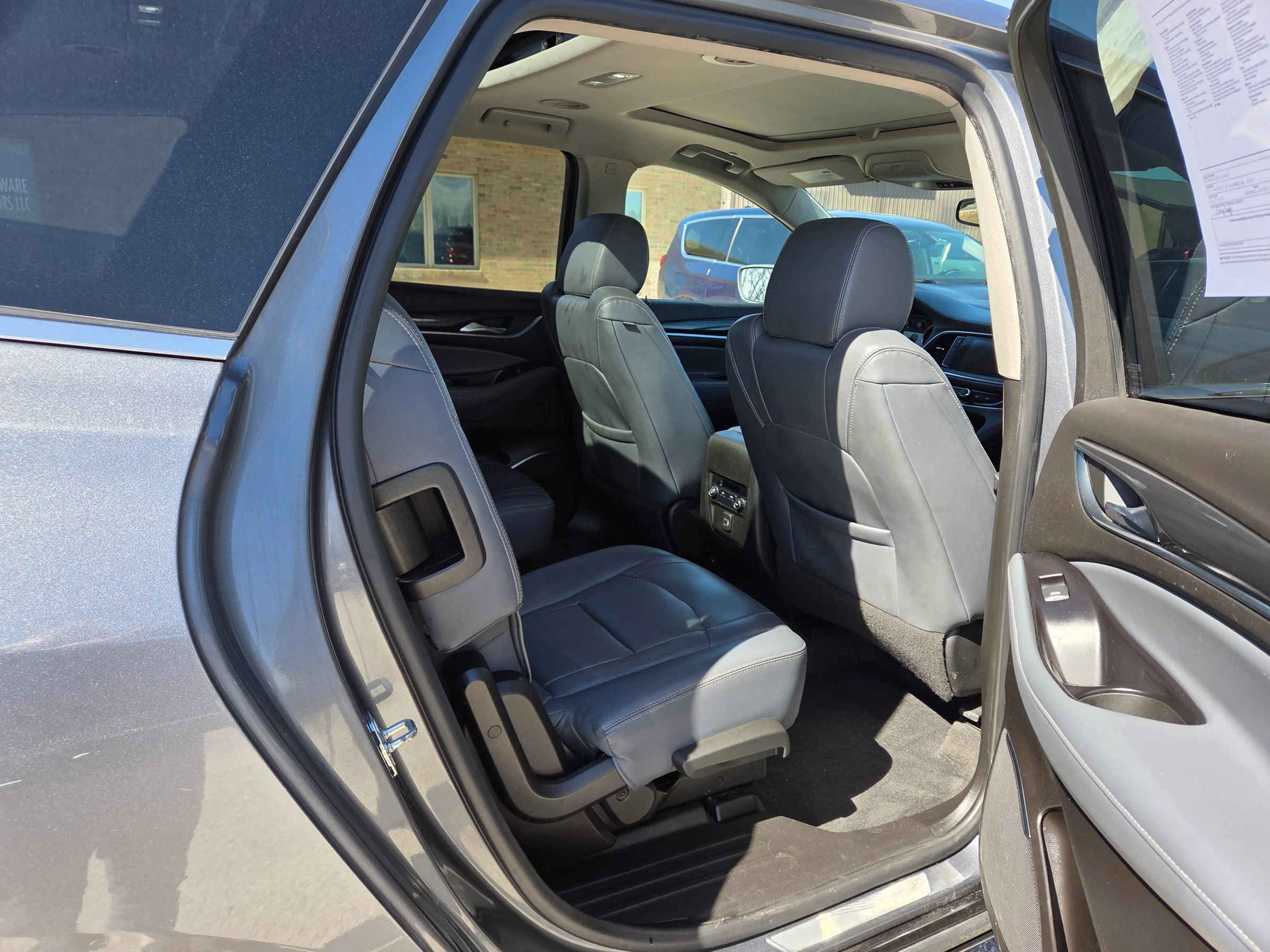 Used 2020 Buick Enclave Essence image 19