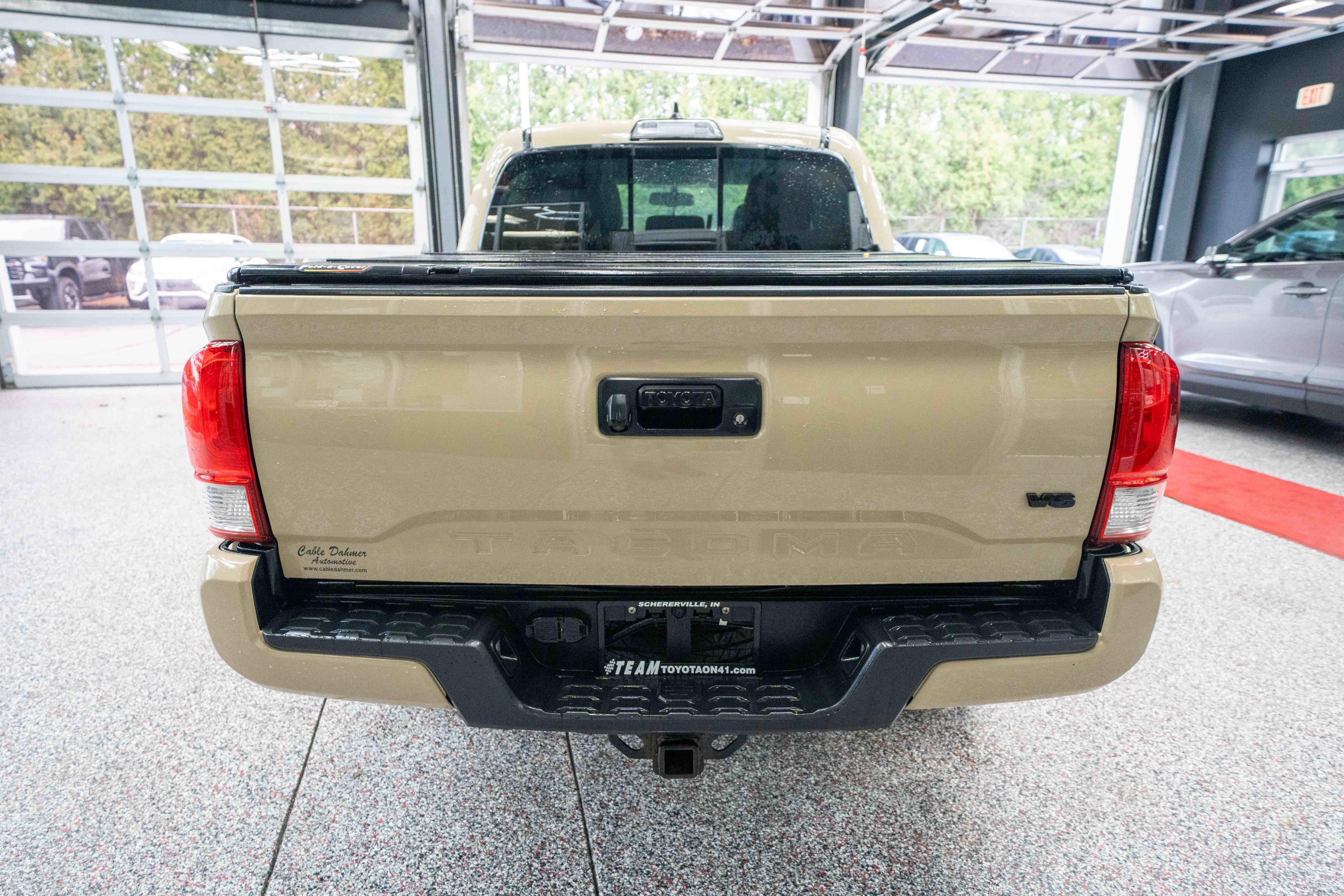 Used 2017 Toyota Tacoma TRD Sport w/ Tow Package (A/T) image 3