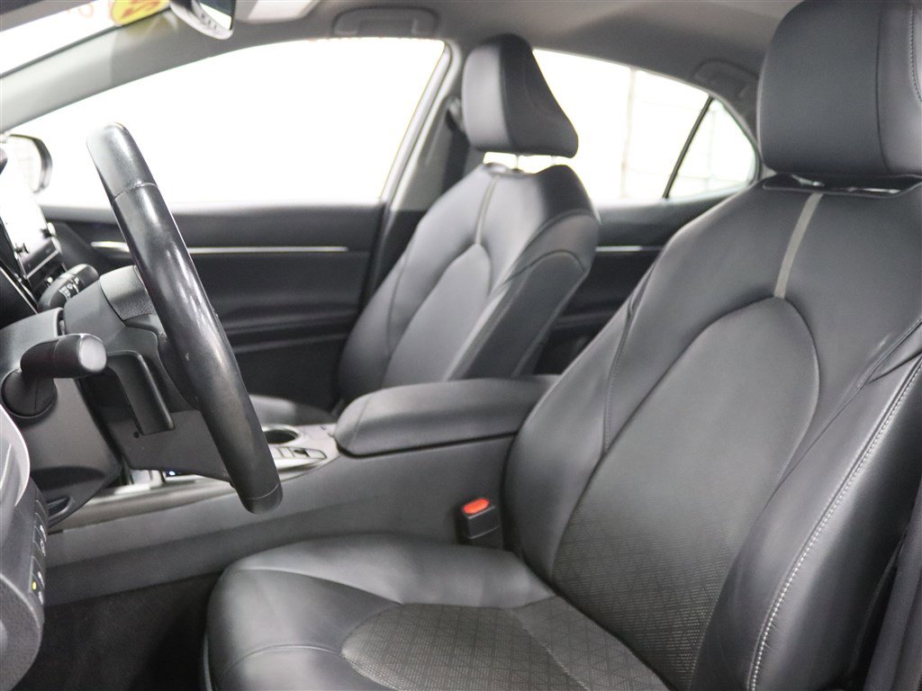Used 2023 Toyota Camry XSE image 11