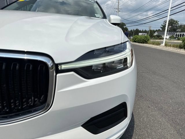 Used 2021 Volvo XC60 T5 Momentum w/ Climate Package AWD/4WD image 8