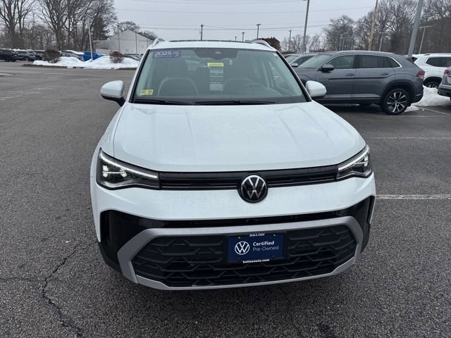 Certified 2025 Volkswagen Taos SE image 2