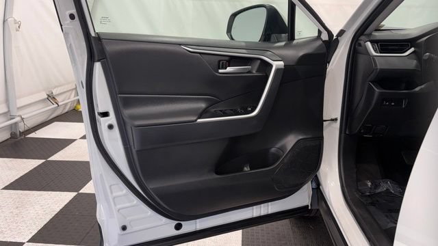 Used 2025 Toyota RAV4 XLE FWD image 14