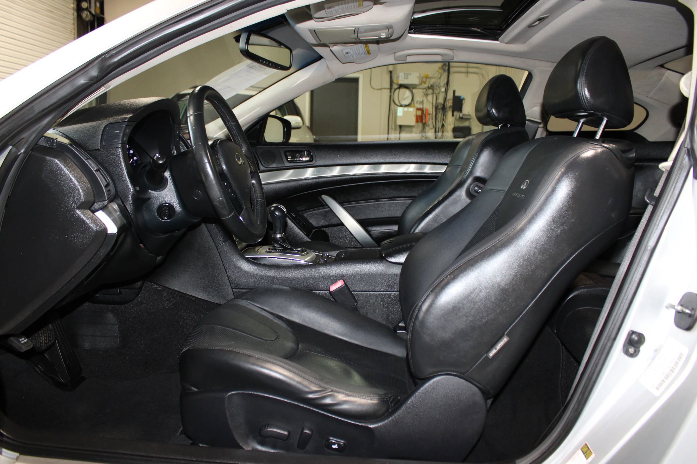 Used 2014 INFINITI Q60 Journey w/ Premium Package RWD image 9
