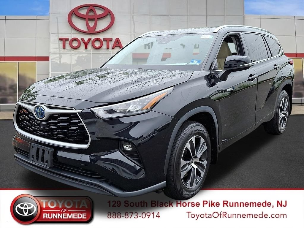 Certified 2020 Toyota Highlander XLE AWD/4WD image 3