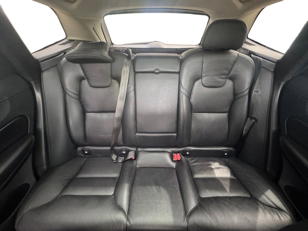 Used 2023 Volvo XC60 T8 Plus AWD/4WD image 18