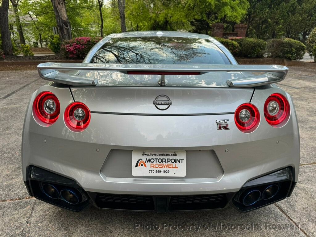 Used 2024 Nissan GT-R Premium w/ Premium Interior Package image 7