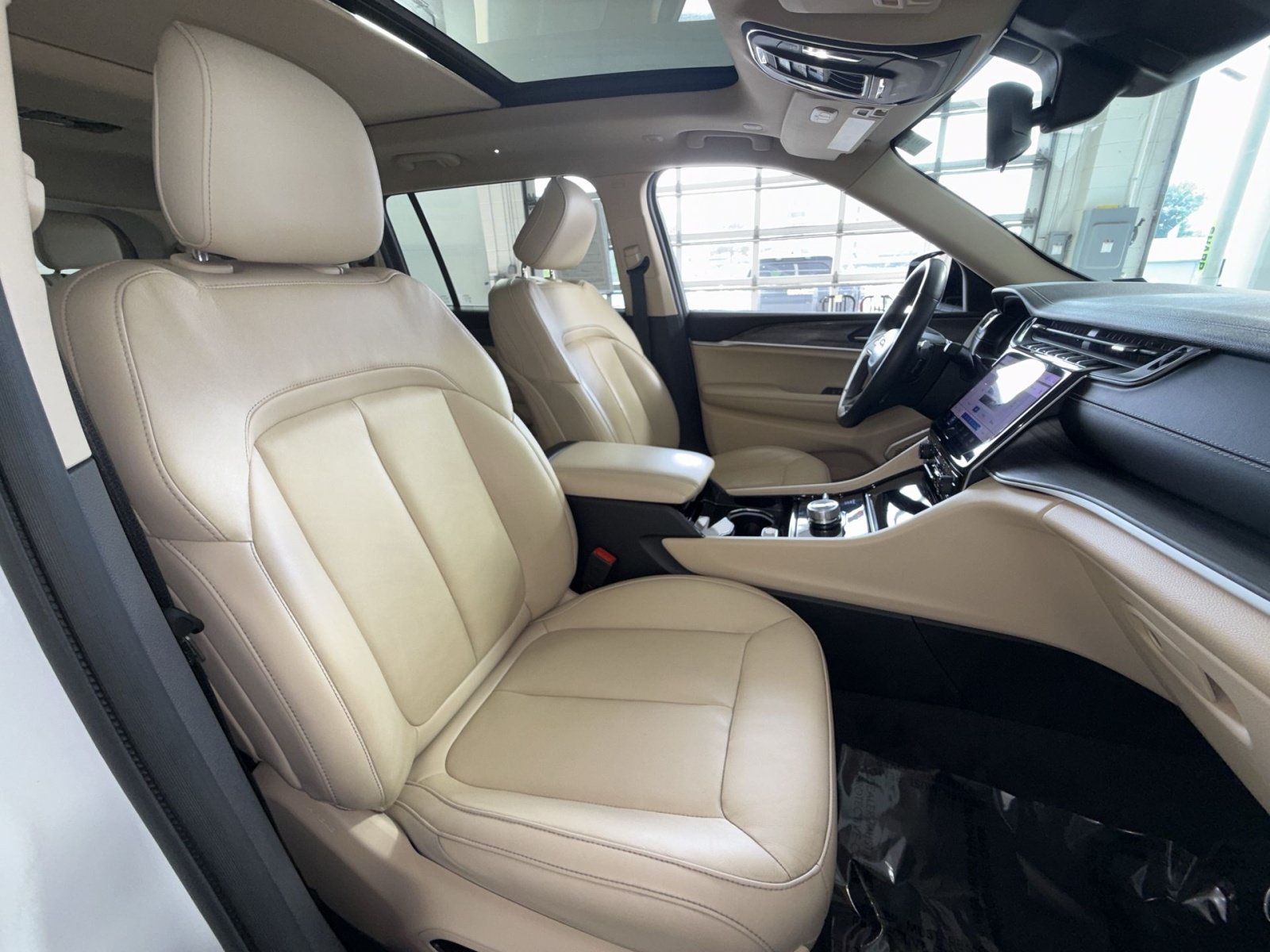 Used 2021 Jeep Grand Cherokee L Limited AWD/4WD image 40