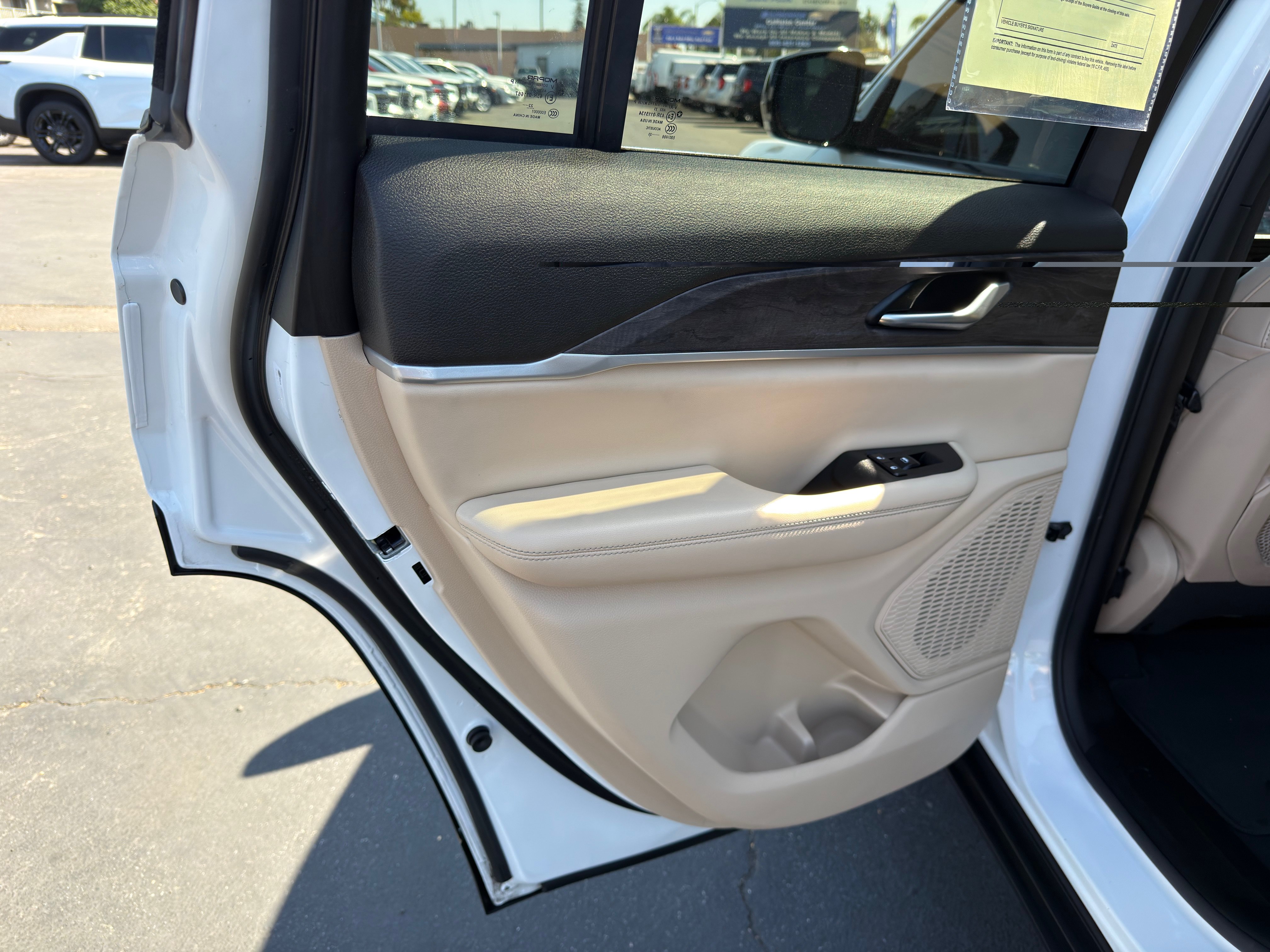 Used 2023 Jeep Grand Cherokee Limited AWD/4WD image 18