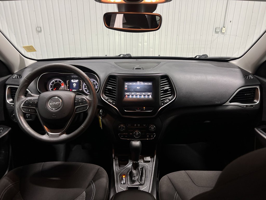 Used 2021 Jeep Cherokee Latitude w/ Mopar Interior Package image 18