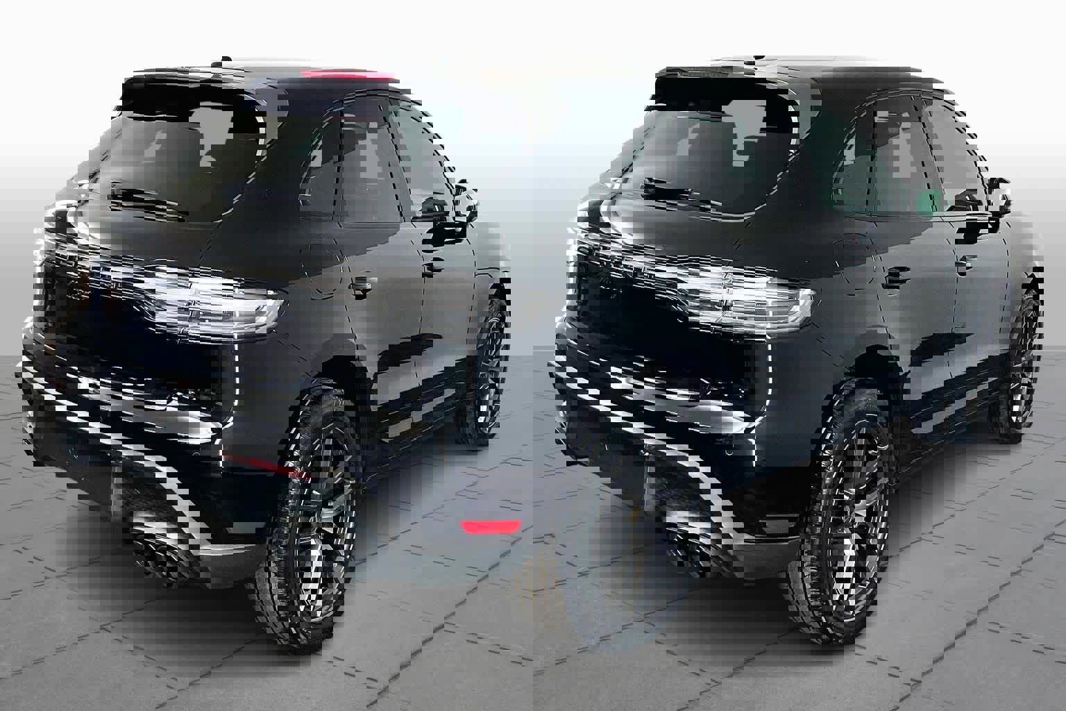 Used 2023 Porsche Macan Turbo image 12