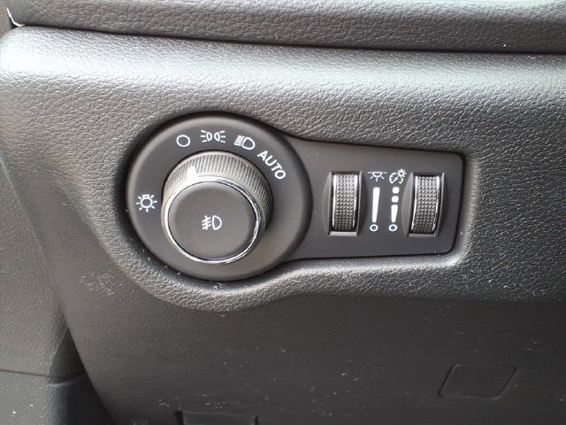 Used 2026 Chrysler Pacifica Select AWD/4WD image 19